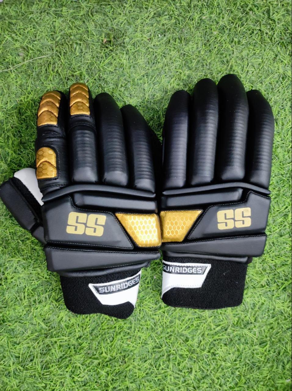 SS Ton Black Batting Gloves RH/LH
